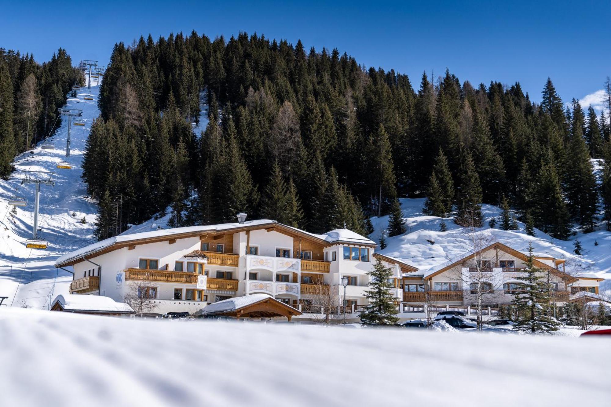Hotel Costes Корвара ин Бадия Екстериор снимка