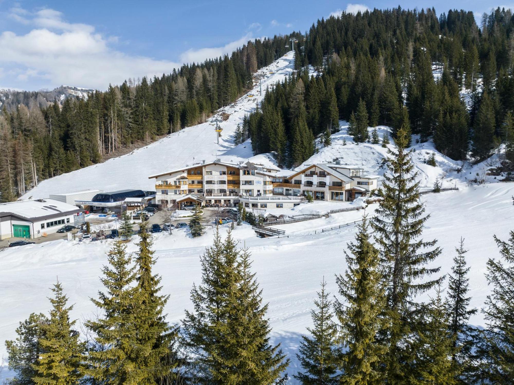 Hotel Costes Корвара ин Бадия Екстериор снимка